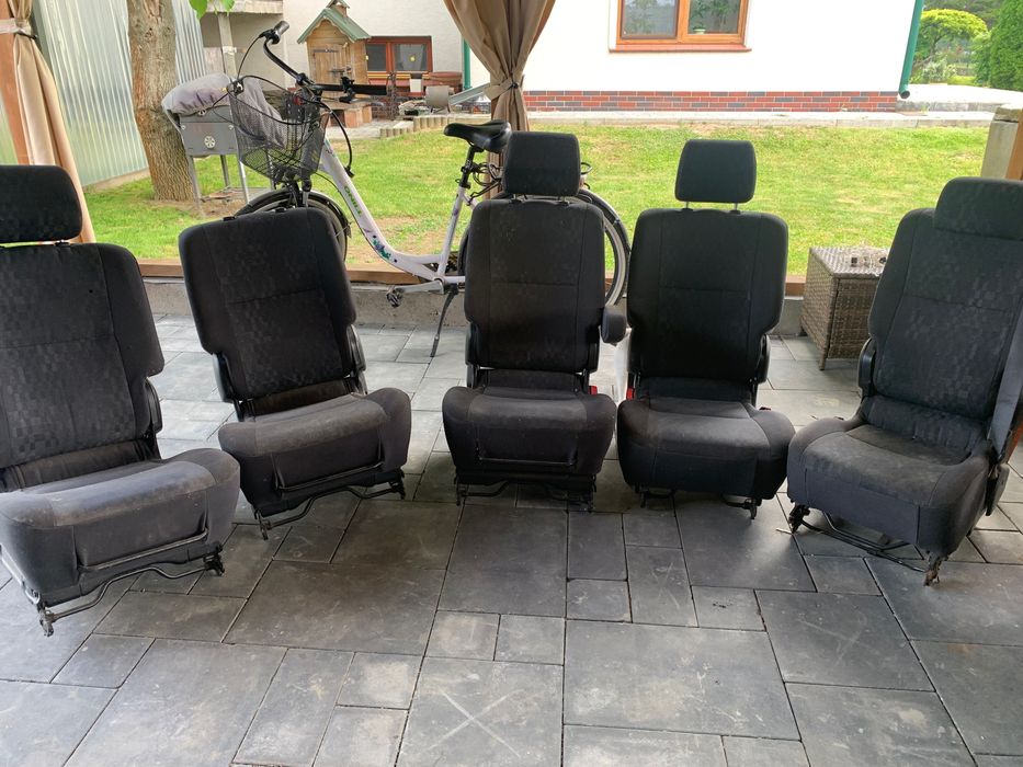 Fotele od Toyota Avensis Verso 2003