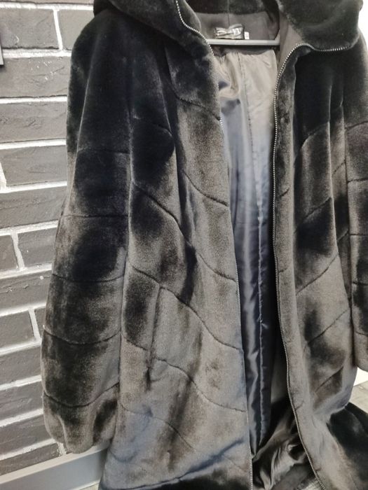 Шуба з штучного хутра.розмір м.в ідеальному стані