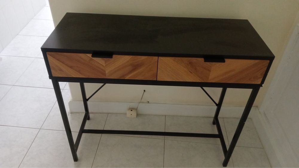 Mesa para hall de entrada
