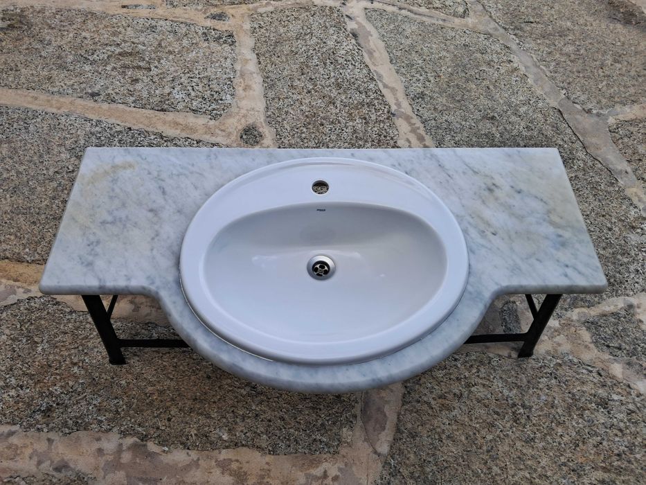 Pedra mármore com lavatório ROCA, de embutir