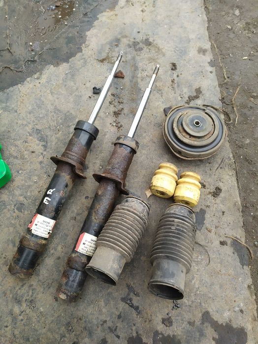 Передній амортизатор стойка Hyundai Sonata 2.0 EF 2003