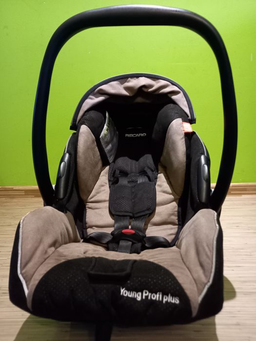 Fotelik samochodowy/nosidełko RECARO Young Profi plus.