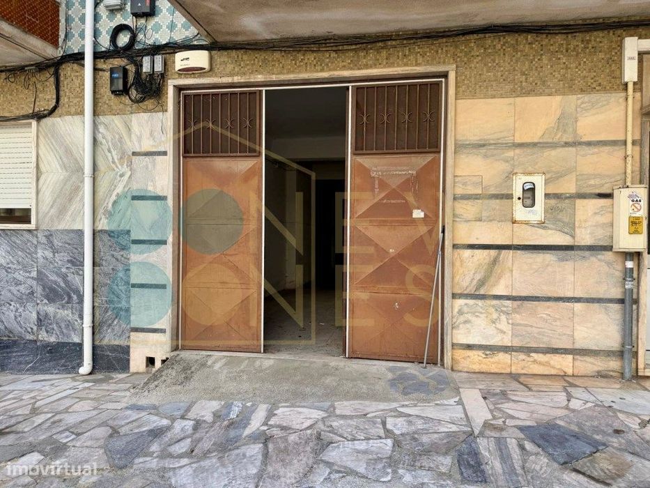 Garagem / Armazém na Camarinha com casa de banho | Setúbal