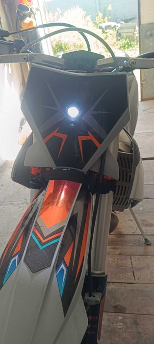 Фара для мотоцикла