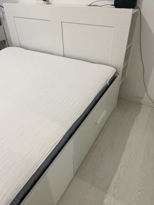 Cama IKEA BRIMNES com gavetas, cabeceira e colchão