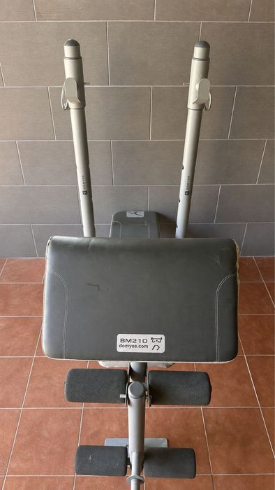 Home Gym Completo Domyos – Rack, 2 Bancos, Barras e Pesos