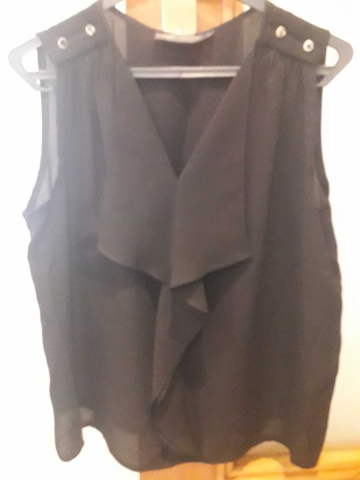 Tunica/top preto com folho