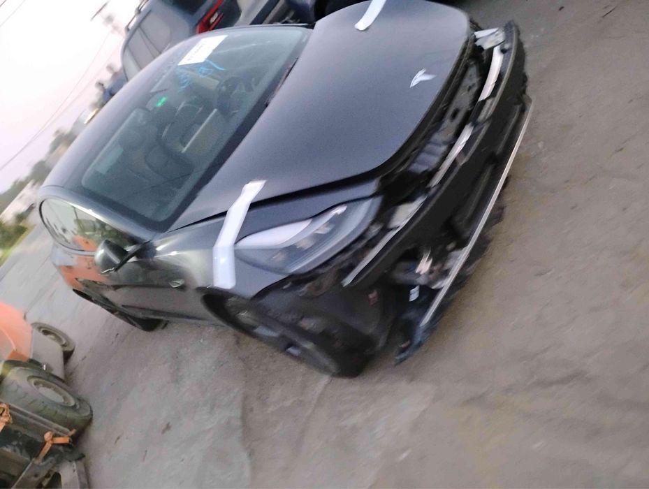 Тесла модел 3 2023 рік