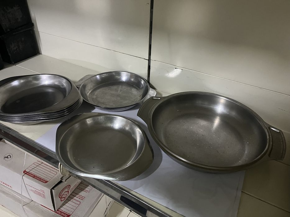 Travessas redondas com pegas em inox 13 unidades