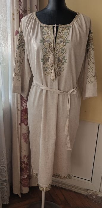 Платье льняное, с вышивкой