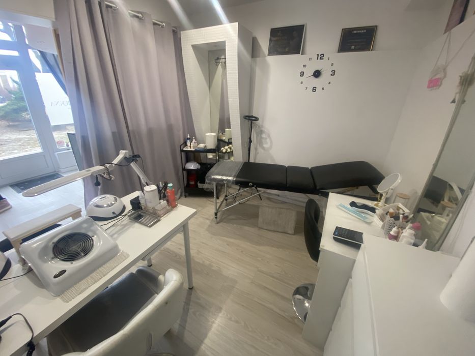 Podnajme wynajmę pomieszczenie w salonie Rataje