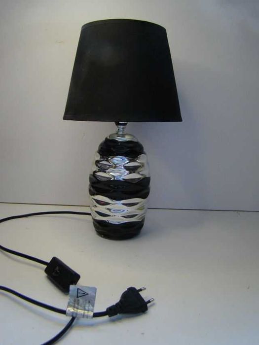 Lampa stołowa czarna, ceramiczna podstawa w srebrne pasy