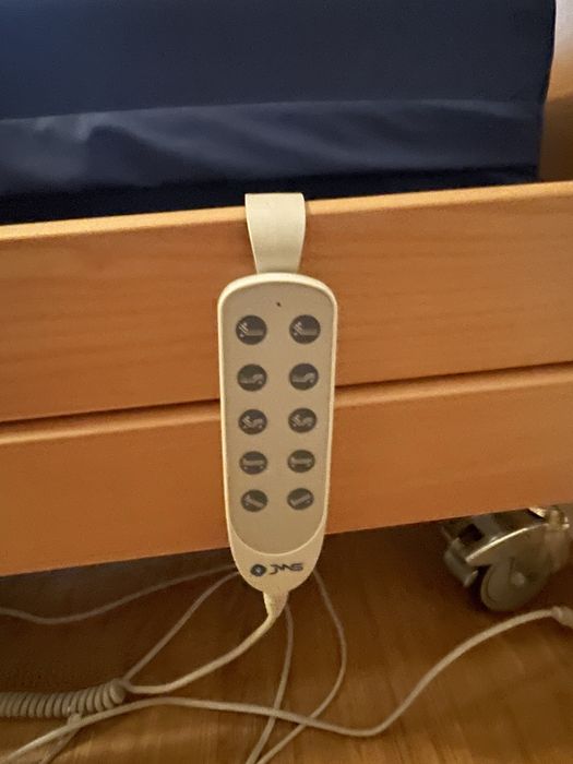 Cama articulada elétrica com colchão antiescaras Geritex. Confortável, segura e em ótimo estado - usada por 1 semana. Garantia de 3 anos. Mais info MP