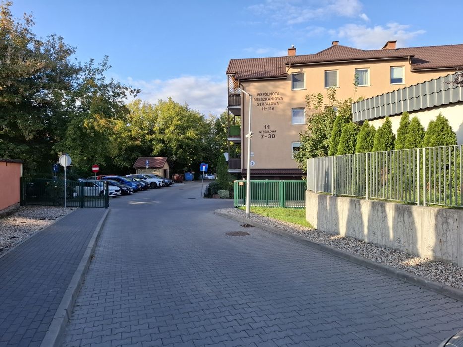 Garaż  murowany  ul.Strzałowa 11A