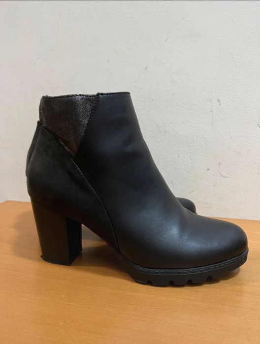 Botas da natura com salto