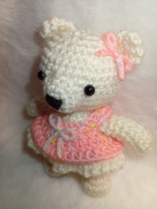 Maskotka miś w sukience