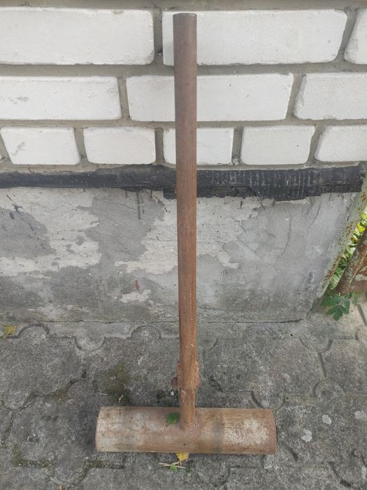 Ручний пристрiй для згинання бляхи в жолоб