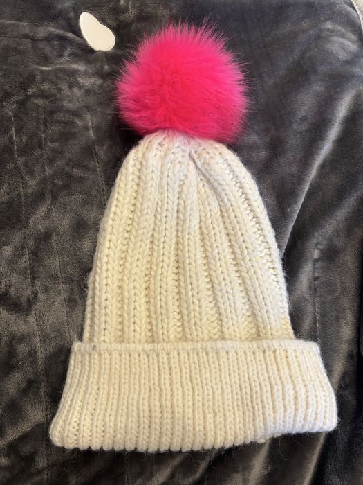 zimowa czapka z pomponem