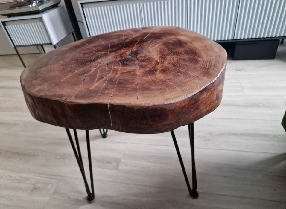 Piękny solidny stolik drewniany