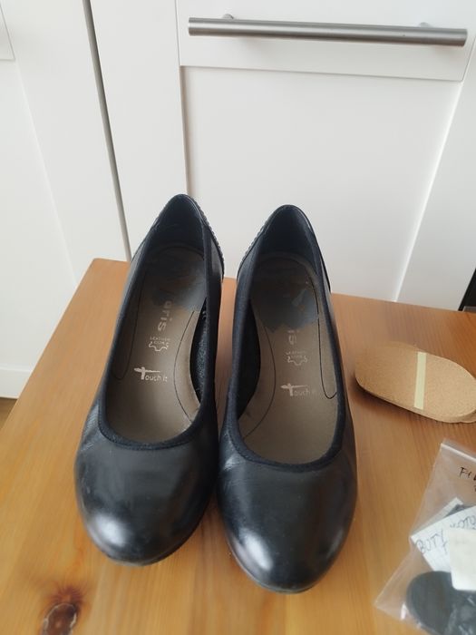 Czułenka skórzane Tamaris roz.37 na koturnie