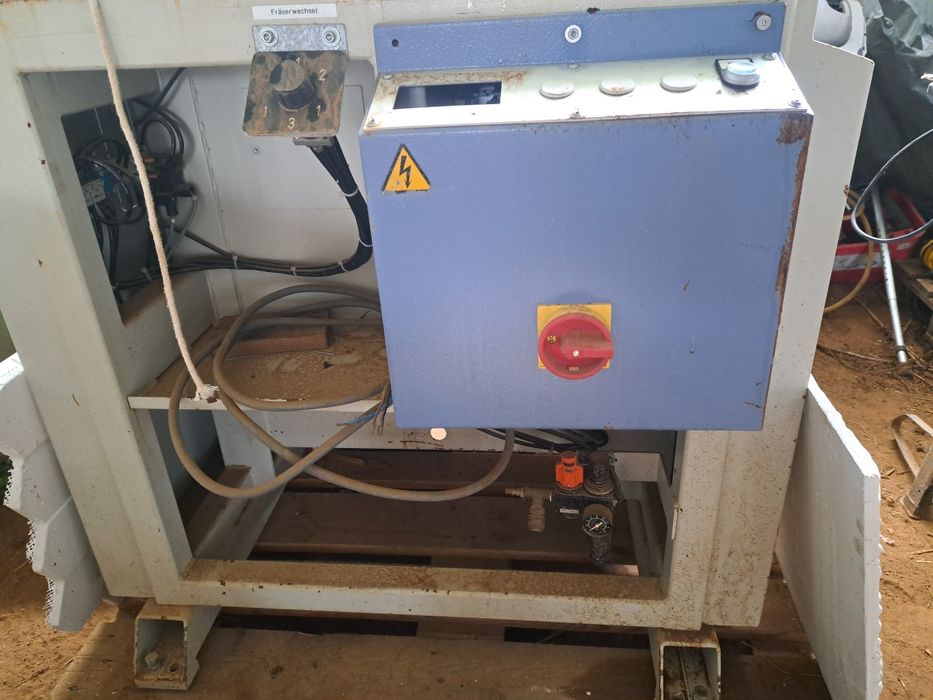 Fresadora angular para perfis de pvc e alumínio