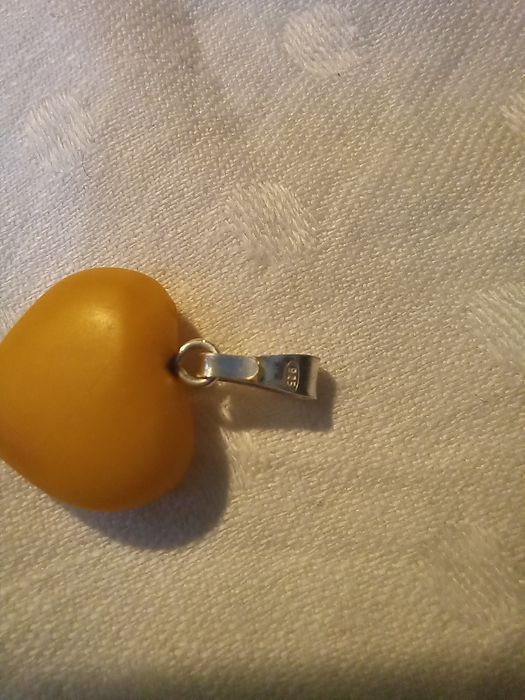 Zawieszka bursztynowe serduszko