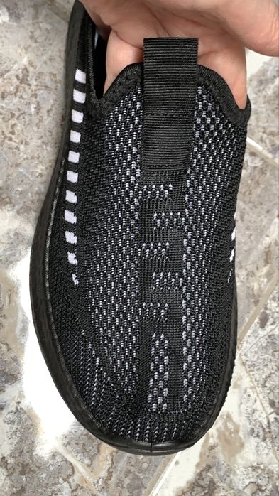 Lekkie nowe buty damskie sportowe wsuwane 36 czarne