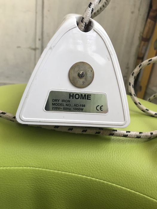 Электроутюг , утюг.