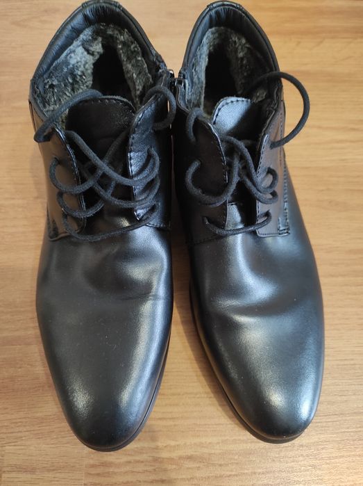 Продам добротне шкіряне зимове взуття