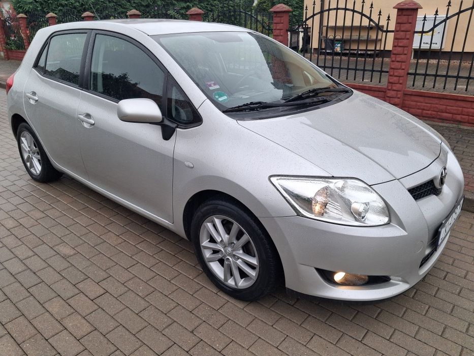 Toyota Auris 1.6 benz . z klimą elektryką alufelgi 5 drzwi