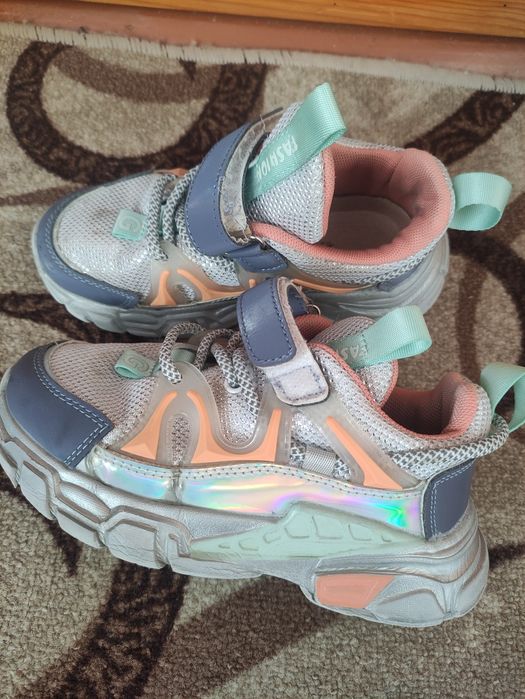 Кроссовки для девочки