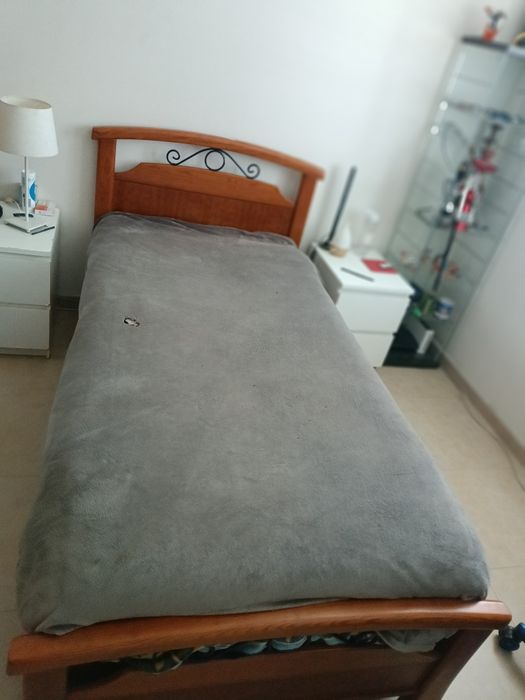 Cama de solteiro cerejeira