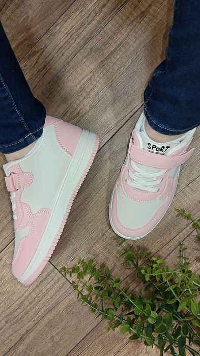 Кросівки на дівчинку