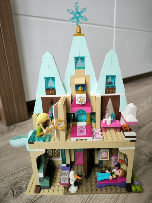 Zestaw LEGO 41068 Frozen z Olafem Arendelle Castle Celebration
