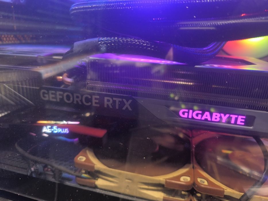 Nvidia RTX 4070 Ti Gygabyte Gaming Oc - Como nova