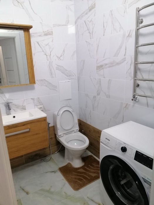 Здам в центрі 2 км вул. Мельника 10