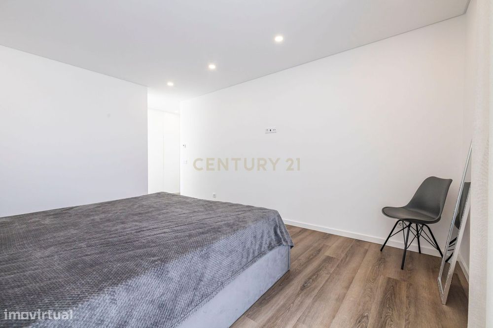 Moradia T4 Moderna com Piscina Aquecida e Jacuzzi a 15 Minutos da Prai