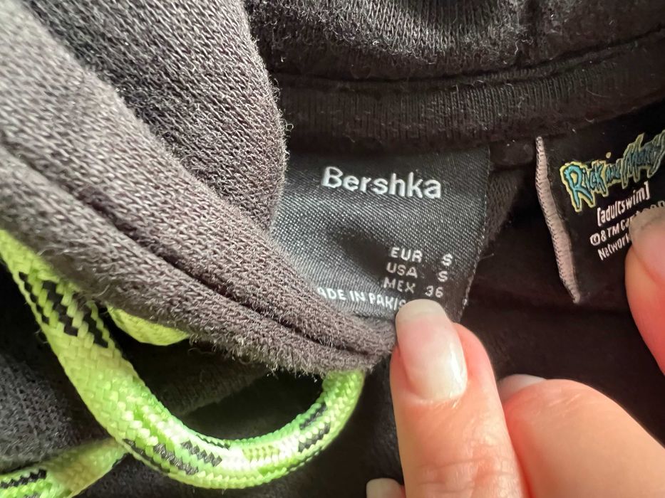Czarna bluza Rick and Morty Bershka S