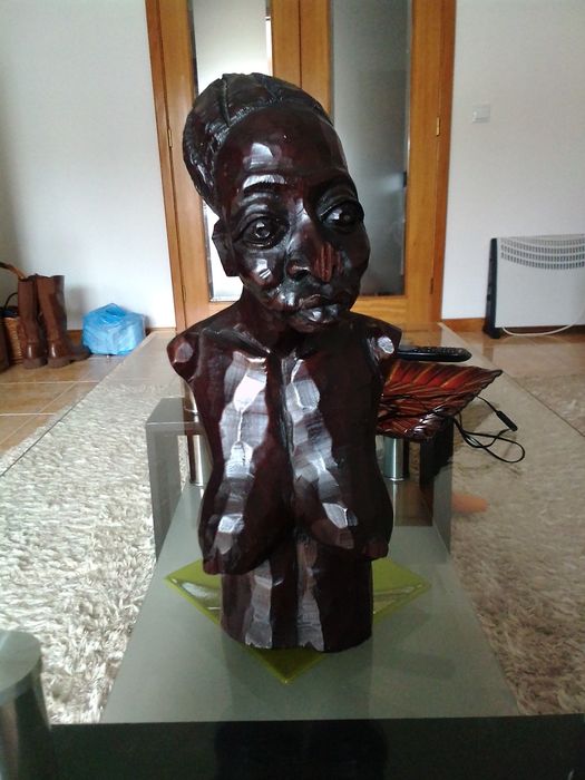 Figuras africanas em madeira