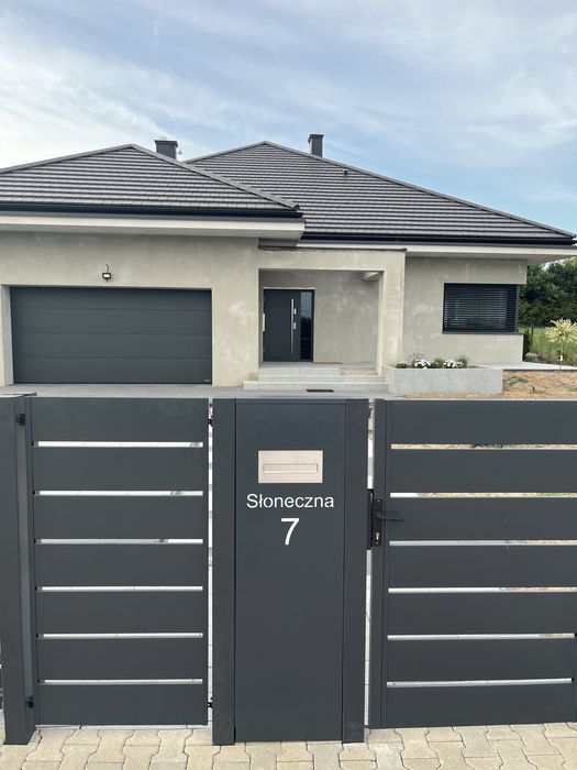 Słupek Multimedialny Ogrodzeniowy brama dwuskrzydlowa PRODUCENT