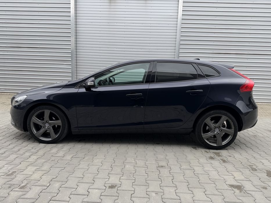 Volvo V40 2.0D D2 PSA 2016 136tys km