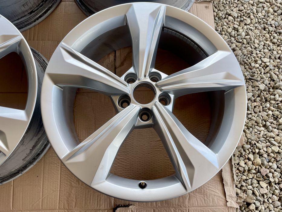 Felgi aluminiowe audi q5 a6 a7 a8 19”