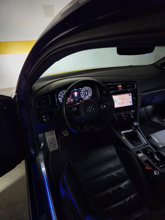 Golf R 7.5 2.0 TSI com teto solar