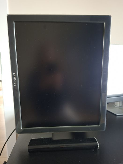 Monitor Samsung 19 cali