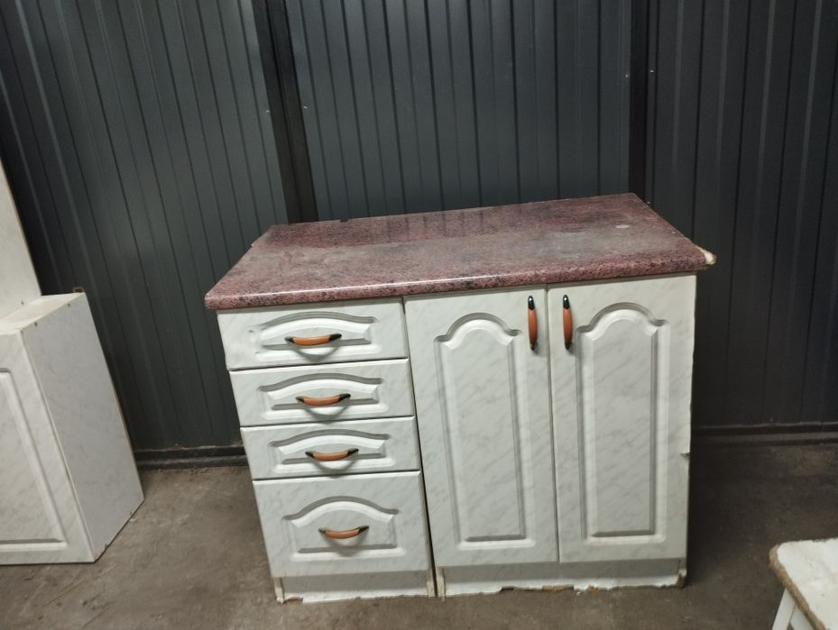 Кухня б/у білого кольору