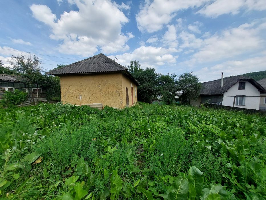 Будинок під знесення з гарною ділянкою під забудову