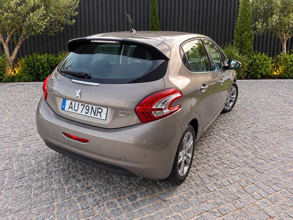 Peugeot 208 1.6 Hdi — photo 4
