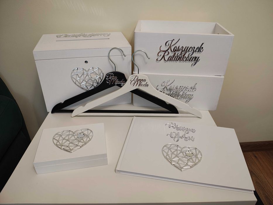 pudełko na obrączki skrzynka na koperty wieszaki koszyki ratunkowe księga gości ślub wesele nowe srebrne plexi