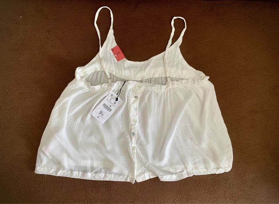 Нова тонка легка стильна майка із ґудзиками позаду, Lefties.