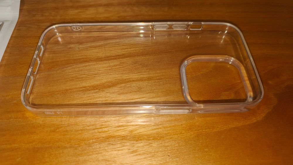 Etui do iPhone 14 Pro jak nowe